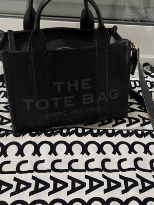 Marc Jacobs crossbody bag like new, black
