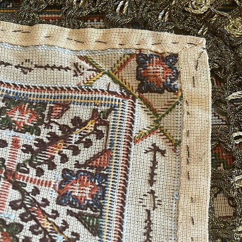 Metrito Embroidered Tablecloth Like New with Wide Lace