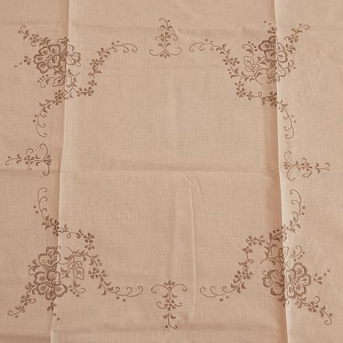 Set of 5 cotton tablecloth and napkins with machine embroidery