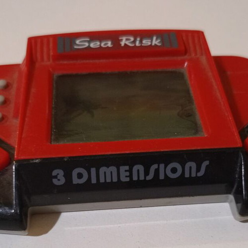 Vintage handheld game Sea Risk 3 dimensions model 727 used