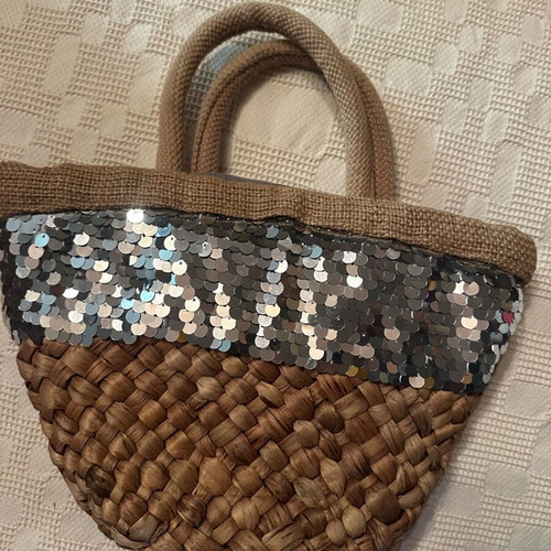 Women’s handheld bag beige like new