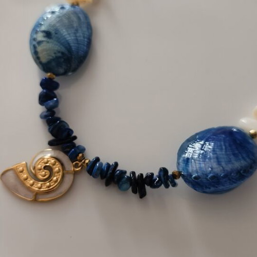 Necklace with shells and steel pendant, new, blue