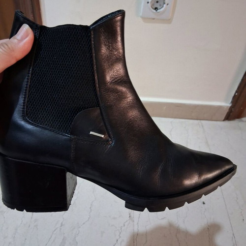 Nak women's leather ankle boots size 38 like new, black with elastic