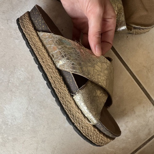 Slippers size 39 like new, multicolor gold