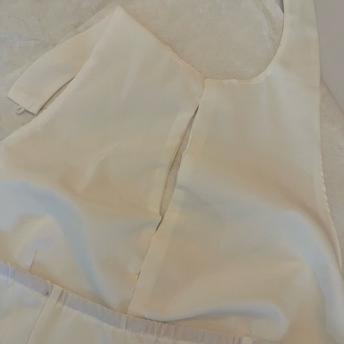 White sleeveless top with bows size S like new