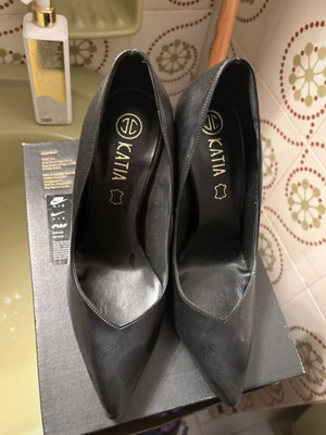 Pumps new, size 38