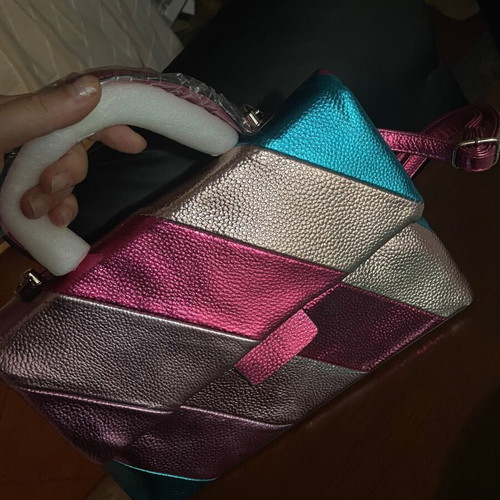 Метализирана чанта нова с етикети цветна crossbody