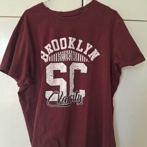 Men's Burgundy T-Shirt Brooklyn Varsity XL like new