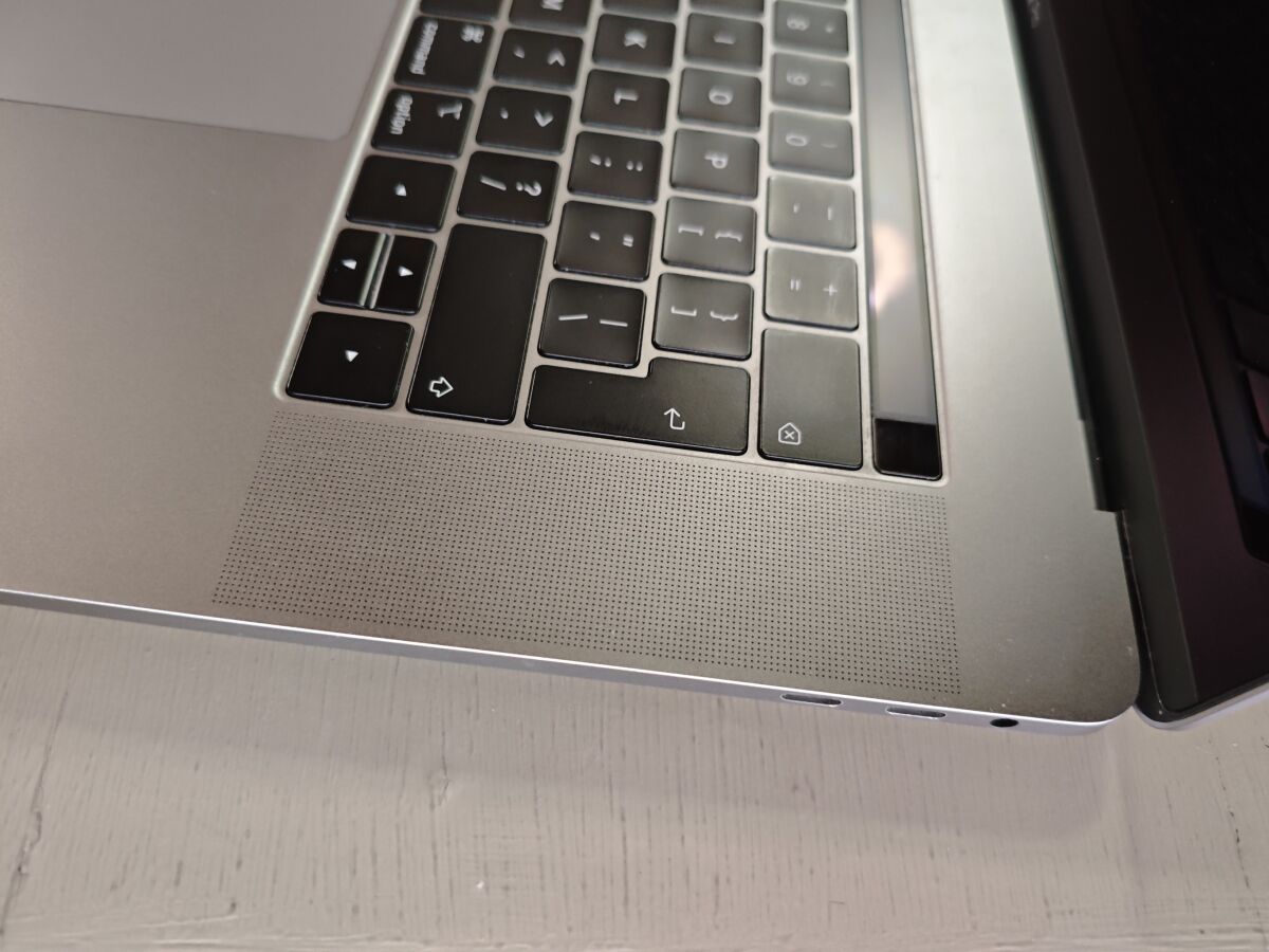 MacBook Pro 15 ιντσών 2018 σαν… - € 500,00 - Vendora.gr