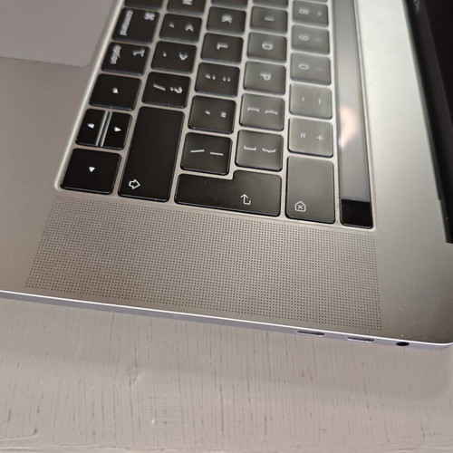 MacBook Pro 2018 15" like new, 32GB RAM, Intel Core i9, Radeon Pro Vega 20, 1TB SSD
