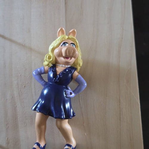 Miss Piggy Figure in Purple Dress like new