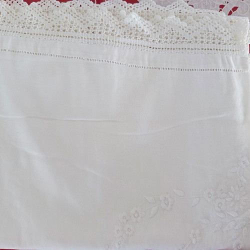 Handmade embroidered white tablecloth with thick crochet lace 200x160 cm like new