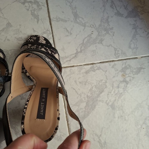 Janet & Janet snake-print sandals like new, size 36, platform heel
