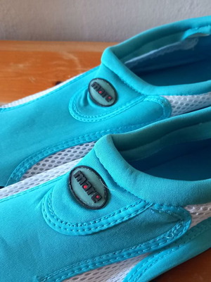 Mares Water Shoes Size 42 New, Turquoise