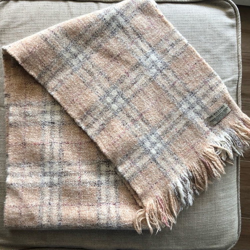 Burberry scarf like new, wool salmon with check pattern