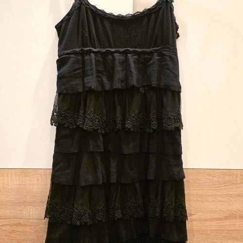 Access black dress size M like new with lace and ruffles