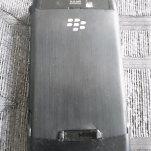 Black Berry vintage cell phones used, pack of 2 models 9500 and 8520