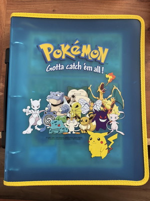 Pokémon Vintage Binder 1999 like new with 45 authentic WOTC cards