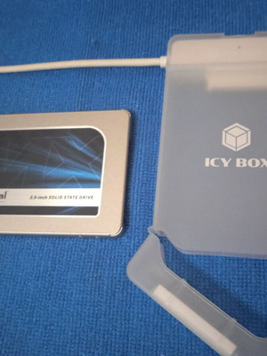 Crucial MX500 SSD 1TB 2,5'' SATA III σαν καινούργιο με θήκη IceBox