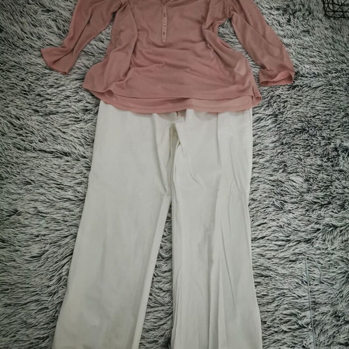 White pants like new H&M with pink blouse gift