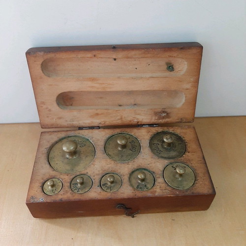 Wooden box with bronze weights used