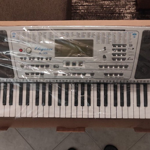 Elegance JC-978 Keyboard like new with Audio Master KS001 stand