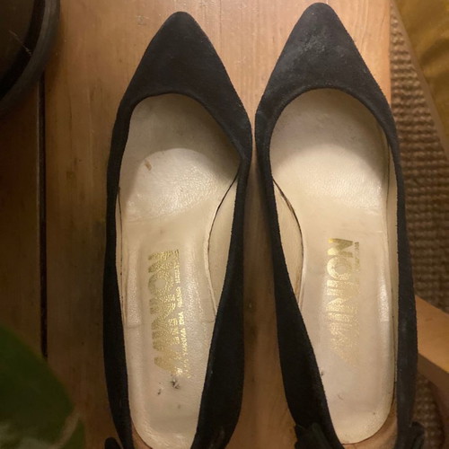 Minion suede vintage pumps used with bow and rhinestones