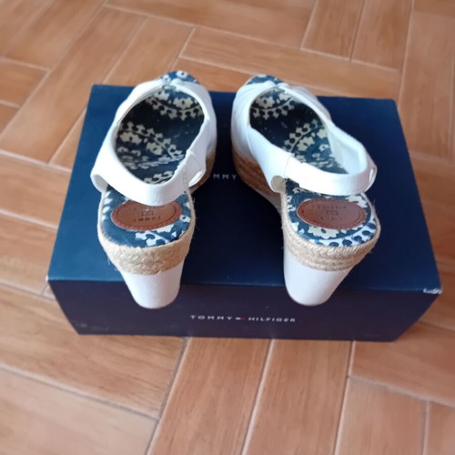 Tommy Hilfiger women's platform shoes size 39 white like new