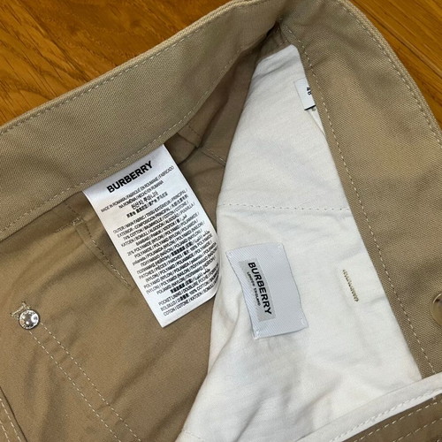 Burberry pants new, model 8015860, beige, size M