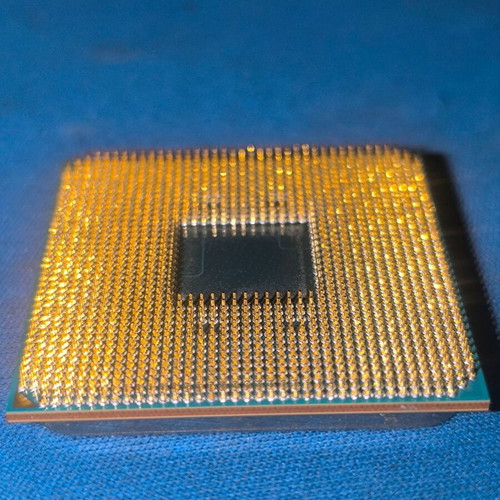 AMD Ryzen 3 3200G with Radeon Vega 8 Graphics like new