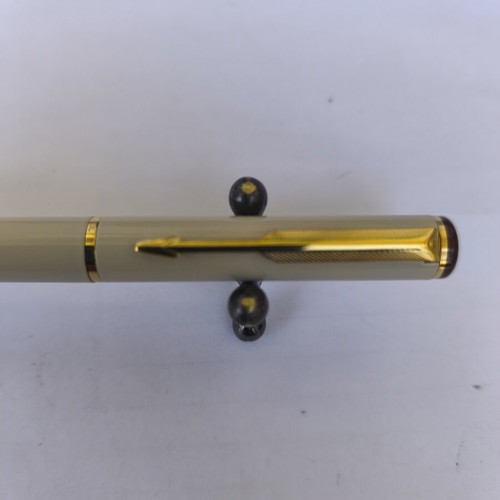 Parker 88 pen ivory like new with converter