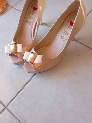 Tiptoe high heel shoes size 41 by Voi Noi, used
