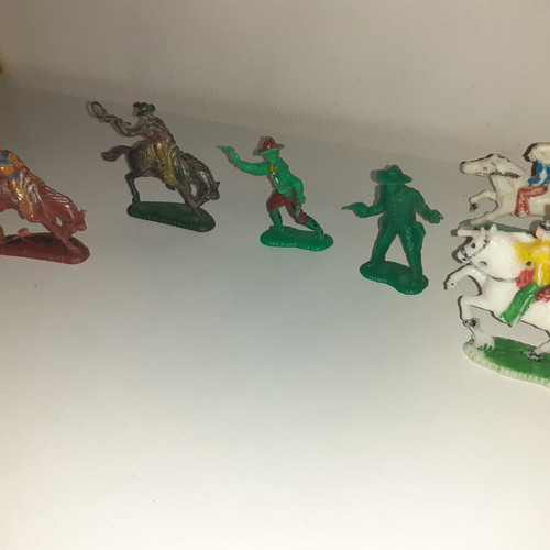 Kaou Bous and Indians Klin toy figures