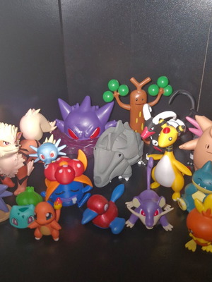 Pokemon figure set like new, collection of 16 figures