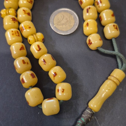 Komboloi made of mastic used, 33 beads 12×13mm