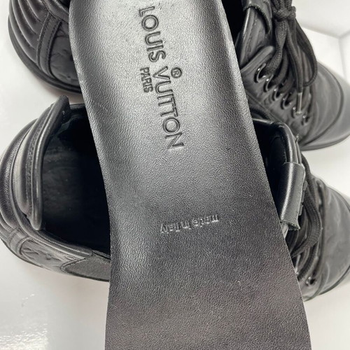 Louis Vuitton black leather sneakers size 38.5 used