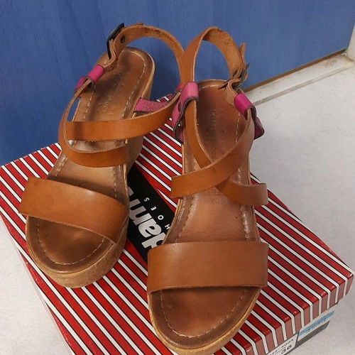 Adam's Shoes brown platform sandals used, size 36, leather
