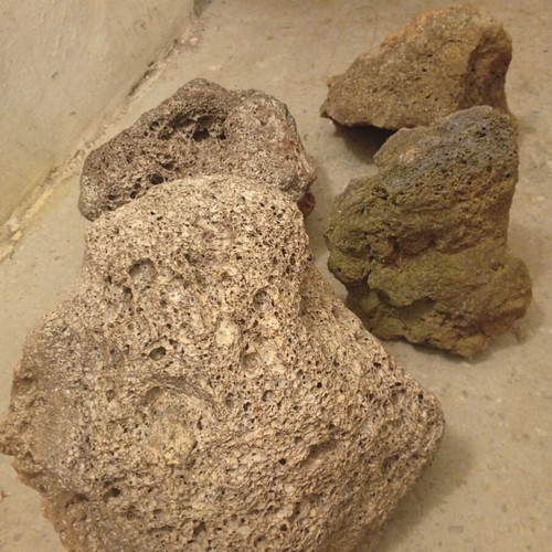 Aquarium pumice stones like new, pack of 4, approx 20 kg