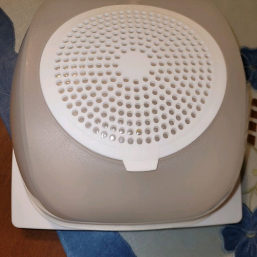 Tupperware cheese container like new
