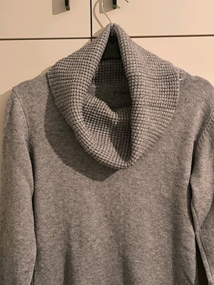 Women's gray elastic turtleneck like new