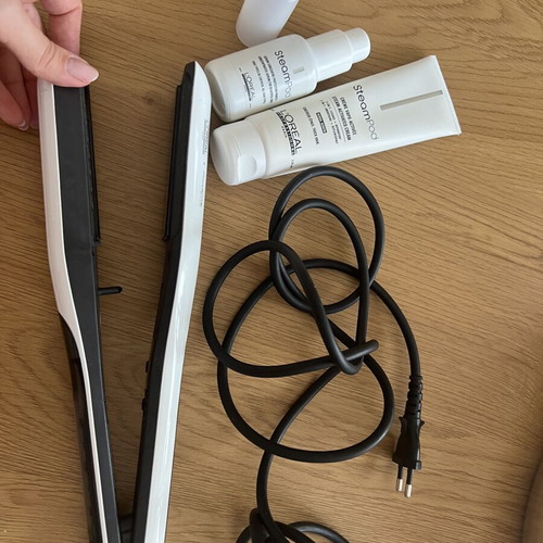 L’Oréal Professionnel SteamPod 4 like new with original care products