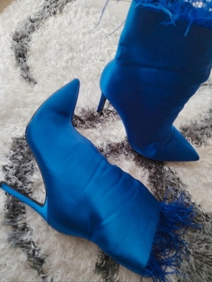 Blue high boots with feathers like new, size 39