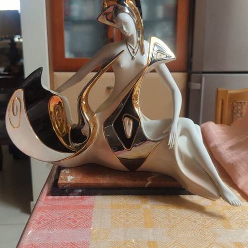 Galos Porcelain Statue Spain 1990 decorated with gold and platinum