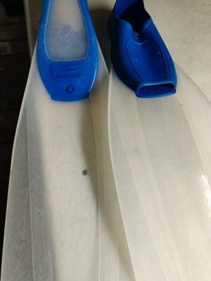 Fins size 39-40 in excellent condition