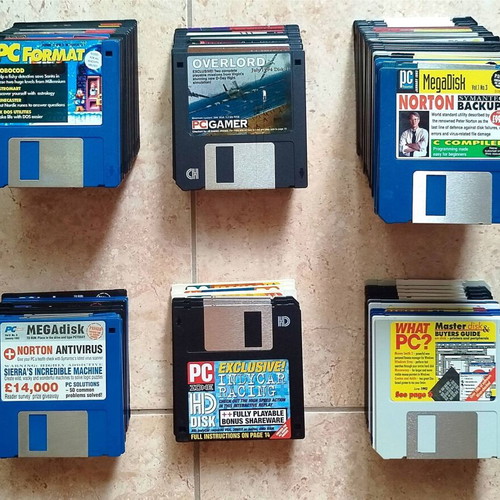 3.5" Floppy Disks Collection like new, 92 pcs with Media Box