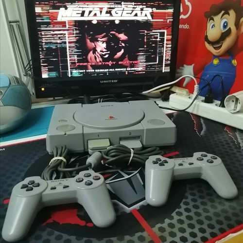 PlayStation 1 Fat SCPH-9002 console like new with 2 controllers and memory card
