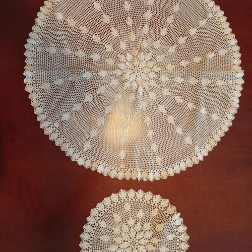 Rotonda doilies handmade, like new, set of two