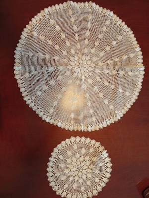 Rotonda doilies handmade, like new, set of two