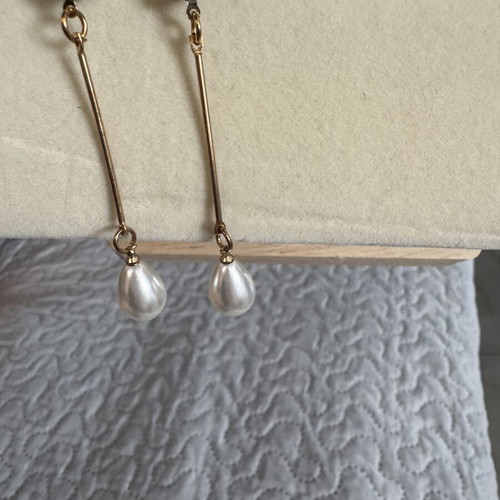 Dangling earrings with pearl drops like new, gold tone