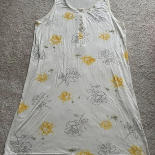 Nightgown and robe set XXL like new, beige with yellow flowers
